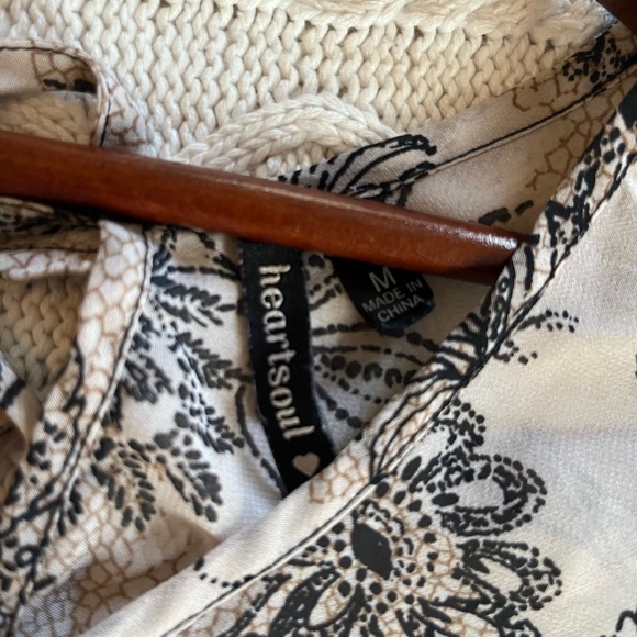 HeartSoul Semi- Sheer 3 Pattern Polyester Blouse Women’s Size Medium - Picture 9 of 11